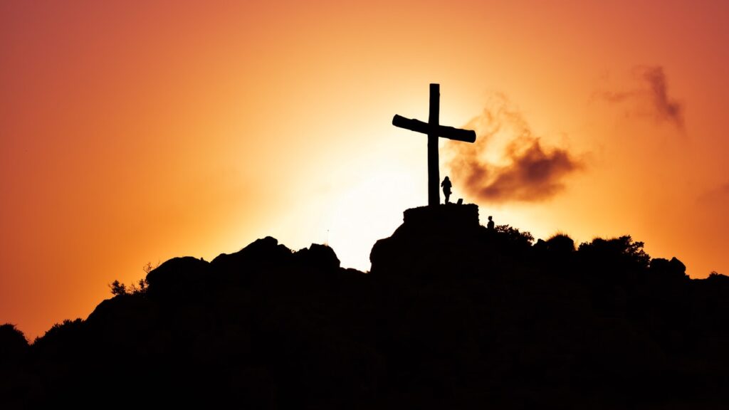 Croix, montagne, coucher de soleil